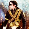 Outfit Ikonik yang Hiasi Perjalanan Karir Michael Jackson