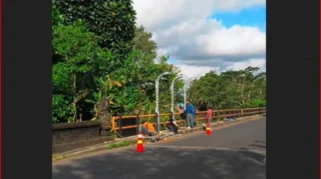 Pagar Pengaman Dipasang di Jembatan Cangar Batu untuk Cegah Aksi Bunuh Diri