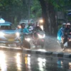 Pagi Cerah di Jawa Timur Berubah Hujan Siang, Warga Diminta Waspada