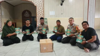 Pasabber Bagikan Ratusan Al-Qur'an, Sambut Hari Bhayangkara di Situbondo