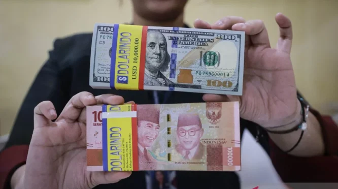 Pasar 'Wait and See', Rupiah Kembali Melemah Tertekan Dolar AS