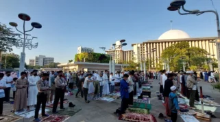 Pedagang Kaki Lima Ramai Penuhi Area Masjid Istiqlal Jelang Salat Iduladha 2026