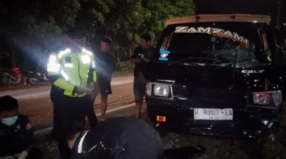 Pelajar Asal Wonosobo Tabrak Mobil Agya di Bojonegoro Saat Berkendara Motor Tanpa Lampu