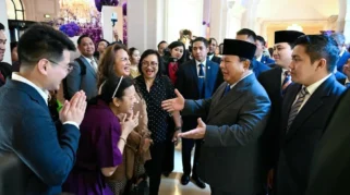Pelajar Indonesia Sambut Hangat Kedatangan Presiden Prabowo di Paris