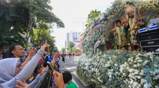 Pelindo Sukses Tampilkan Mobil Hias Bertema Harmony of Ocean di Surabaya Vaganza 2026