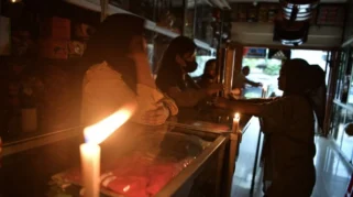 Pemadaman Listrik Semalaman di Sumatra Bikin Toko Oleh-Oleh Sepi Pengunjung