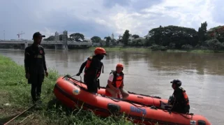 Pemkot Kediri Pantau Pladu Sungai Brantas dan Imbau Warga Utamakan Keselamatan