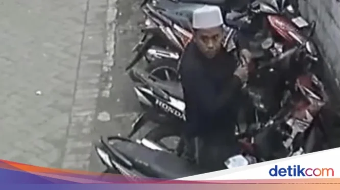 Pemuda Surabaya Malah Maling Motor di Musala Saat Salat Maghrib Berjamaah