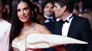 Penampilan Demi Moore di Red Carpet Cannes 2026 Memicu Kekhawatiran Kesehatan Fans