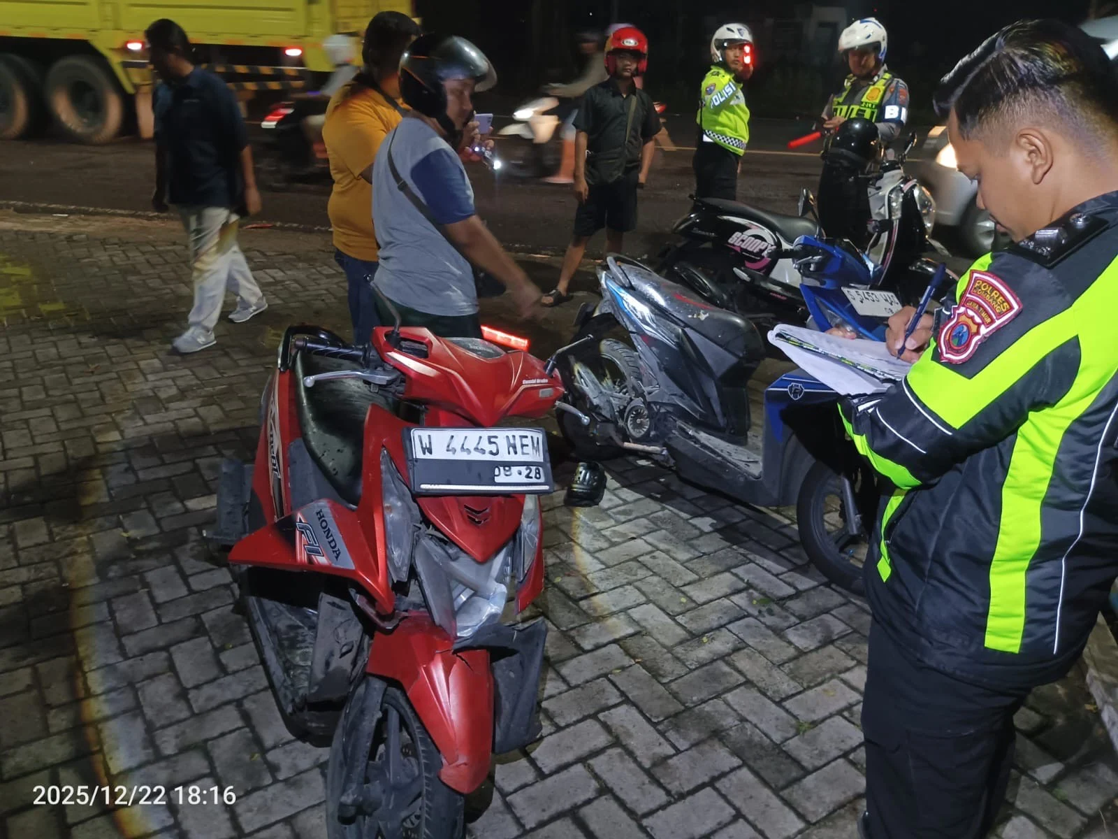 Pengendara Motor Meninggal Setelah Tabrakan dengan Truk di Tunggorono Jombang