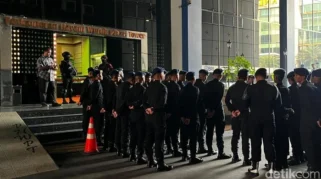 Penggerebekan Judi Online Internasional di Hayam Wuruk: Ratusan WNA Diamankan
