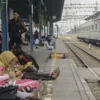 Penumpang Wanita Terjatuh ke Rel di Stasiun Manggarai, KAI Commuter Segera Evakuasi dan Rujuk ke RS PGI Cikini
