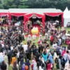 Perayaan Milangkala Tatar Sunda, Ribuan Warga Sambut Kirab Mahkota Binokasih di Bandung