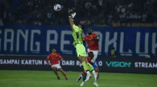 Persib Bandung Dihukum AFC dengan Denda Rp3,5 Miliar dan Dua Laga Tanpa Penonton