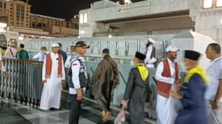 Petugas Haji Indonesia Sosialisasikan Sedekah Barcode Raudhah di Madinah