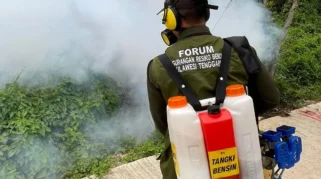 Petugas Kesehatan di Lumajang Intensifkan Fogging untuk Cegah DBD di Musim Pancaroba