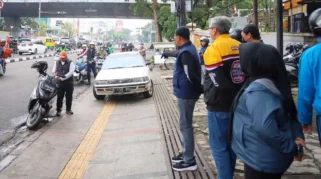 Picu Kemarahan PKL di Kawasan Cicadas, Dedi Mulyadi Tegaskan Trotoar untuk Pejalan Kaki Tanpa Ganti Rugi
