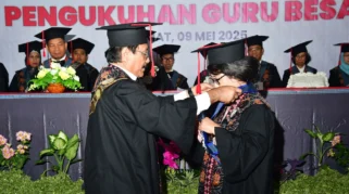 Polije Kukuhkan Rosa Tri Hermawati sebagai Guru Besar Bidang Ternak Puyuh untuk Perkuat Ketahanan Pangan
