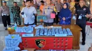 Polisi Bondowoso Musnahkan 25 Kg Bahan Peledak Petasan di Lokasi Aman