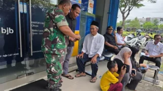 Polisi Kawal Penyaluran BLT Dana Desa di Jatiroto untuk Warga Lumajang