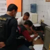 Polisi Makamkan Jenazah Bayi Ditemukan di Binakal, Penyelidikan Masih Berlanjut