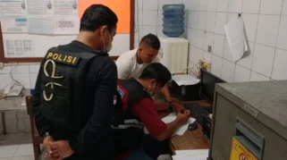 Polisi Makamkan Jenazah Bayi Ditemukan di Binakal, Penyelidikan Masih Berlanjut