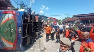 Polisi Pastikan Semua Korban Kecelakaan Bus ALS vs Truk BBM di Sumsel Telah Dievakuasi