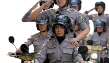 Polisi Patroli Dini Hari, Sapa Warga di Poskamling Sukodono