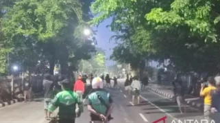 Polisi Tembak Dua Pelaku Begal Bersenjata di Pasar Rebo, Jakarta Timur