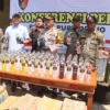 Polres Pasuruan Kota Gagalkan Penjualan Online Arak Bali, 255 Botol Disita