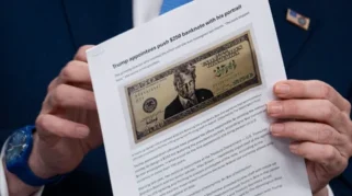 Populer Wacana Wajah Trump di Pecahan USD 250 dan Pelemahan Rupiah Tembus Rp 17.893/USD