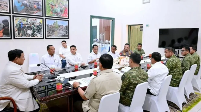 Prabowo Ratas Bareng Mendikti dan Kapolri Bahas Aspirasi Buruh hingga Pendidikan