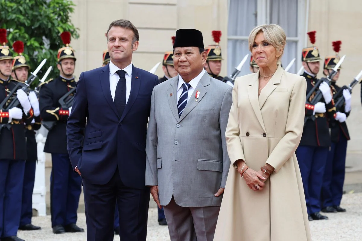 Presiden Prabowo Mulai Kunjungan Resmi, Disambut Macron di Paris