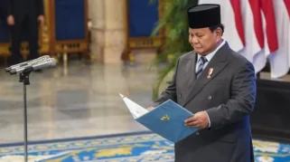 Presiden Prabowo Selingkuhkan Candaan ke Menteri Jumhur Hidayat di Nganjuk