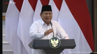 Presiden Prabowo Selingkuhkan Candaan Soal Kewarganegaraan Verrel Bramasta di Nganjuk