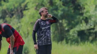 Psywar Pelatih Persija: Persib Adalah Tim yang Lebih Banyak Bertahan Ketimbang Menyerang