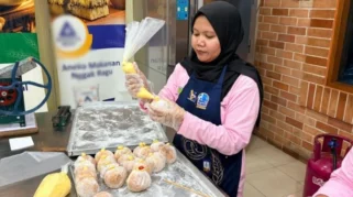 Pupuk Kujang dan Bogasari Tingkatkan Keterampilan Tata Boga Warga Cikampek