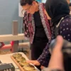 Rani Jambak Memadukan Sulam Tradisional Minangkabau dengan Teknologi Audio dalam Karya Mamasak Asa
