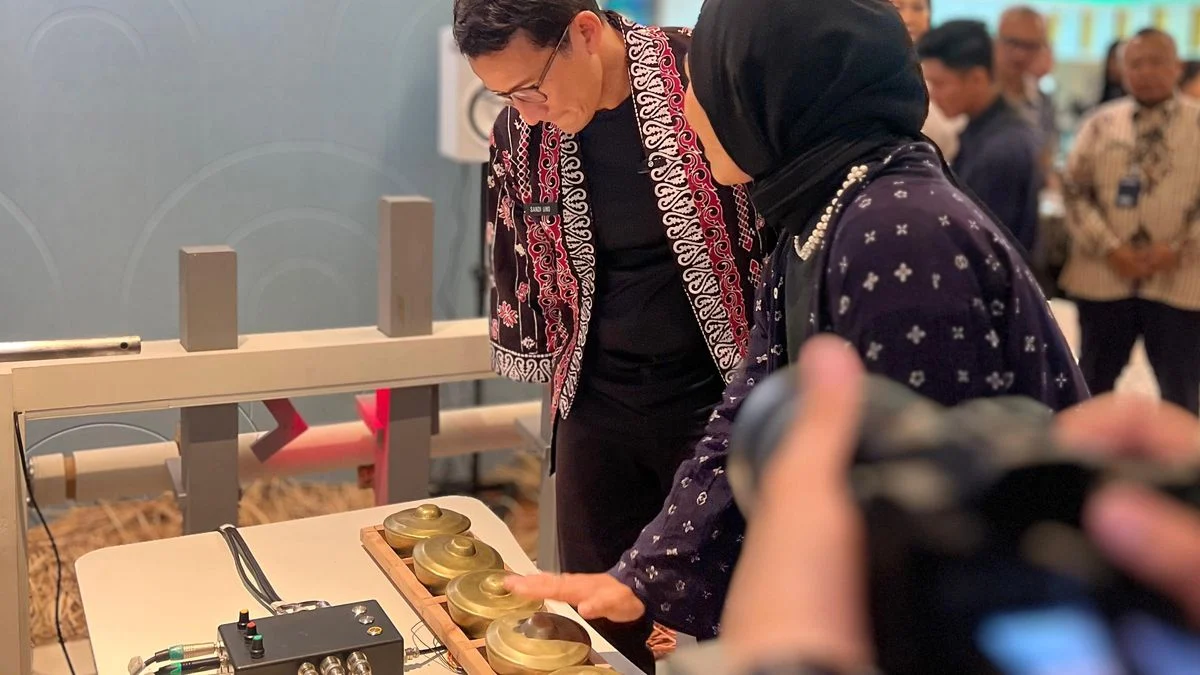 Rani Jambak Memadukan Sulam Tradisional Minangkabau dengan Teknologi Audio dalam Karya Mamasak Asa
