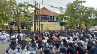 Ratusan Guru Tulungagung Bergerak ke Jakarta untuk Tuntut Kesejahteraan