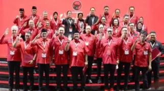 Ratusan Pengurus PAC PDIP Sidoarjo Berangkat Pelantikan dari Lokasi Jeritan Rakyat
