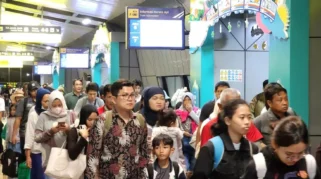 Ratusan Ribu Penumpang Memadati Kereta di Bandung selama Masa Liburan