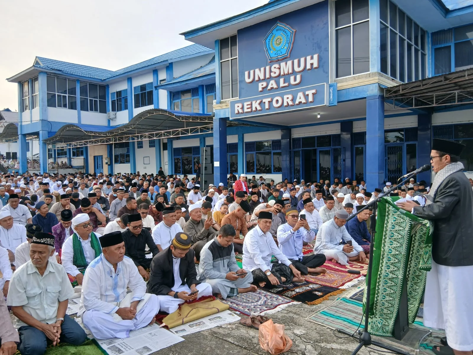 Ribuan Jamaah Memadati Halaman Rektorat UNS untuk Salat Iduladha 1447 H