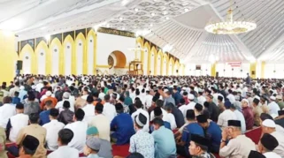 Ribuan Jamaah Padati Masjid Agung Banyuwangi untuk Sholat Idul Adha 1447 H