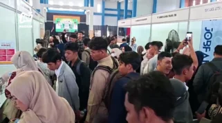 Ribuan Pencari Kerja Memenuhi Job Fair Bersahaja 2026 di Madiun