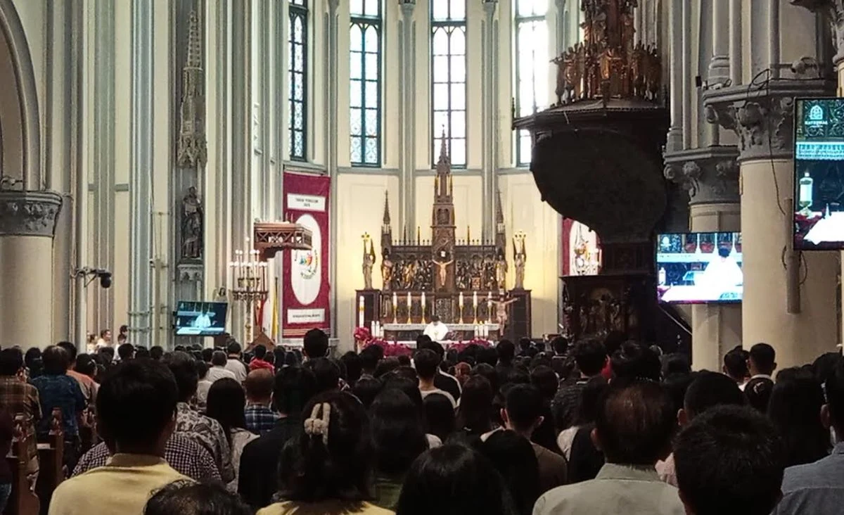 Ribuan Umat Meriahkan Misa Kenaikan Yesus Kristus di Gereja Katedral Jakarta