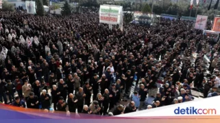 Ribuan Warga Iran Gelar Salat Iduladha di Tengah Ketegangan Politik Kawasan
