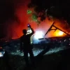 Rumah di Bojonegoro Dibakar Anak ODGJ, Wabup Nurul Azizah Langsung Tinjau Lokasi