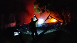 Rumah di Bojonegoro Dibakar Anak ODGJ, Wabup Nurul Azizah Langsung Tinjau Lokasi