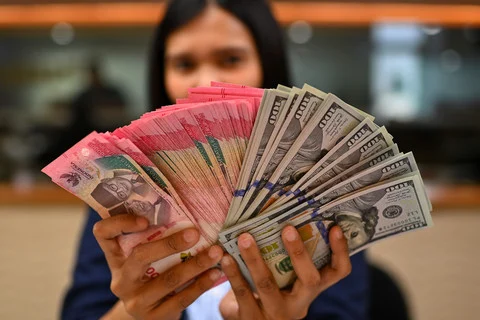 Rupiah Melemah Dorong PHK 100 Ribu: Ancaman Besar bagi Industri Indonesia